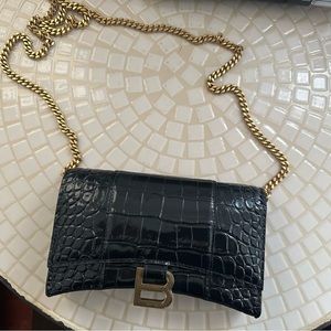 Balenciaga hourglass wallet on chain
